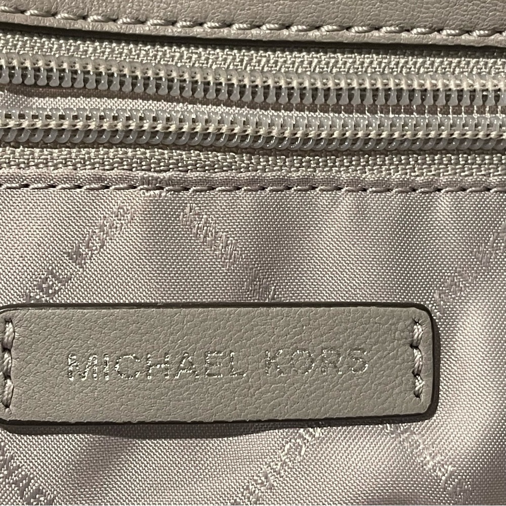 Michael Kors Medium Quilted Leather Tote
Shoulder Bag with Large Dust Bag - Picture 12 of 13